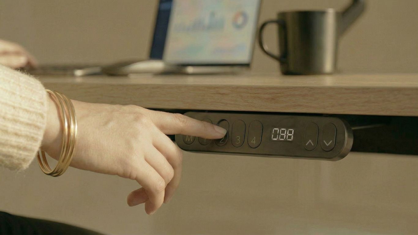 Les bureaux Assis Debout AUM WORLD sont-ils simples à régler, même pour des personnes peu à l’aise avec la technologie ?