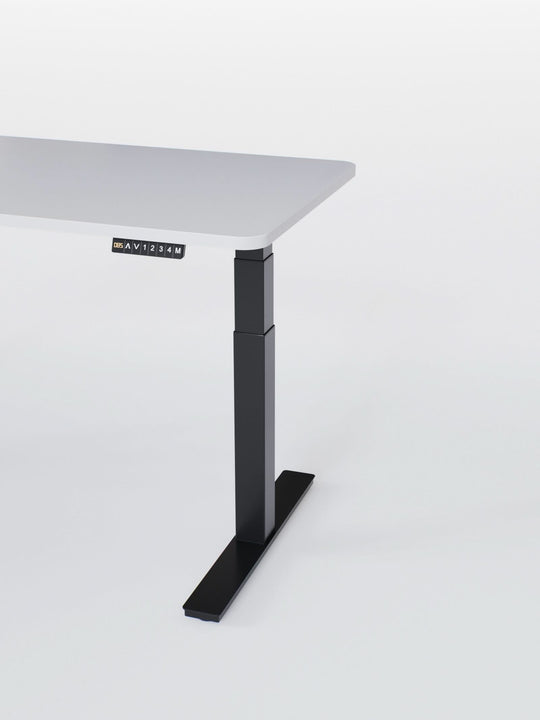 ADVANCEDBASE_AUVA_BLACK_WHITE_CLOSE