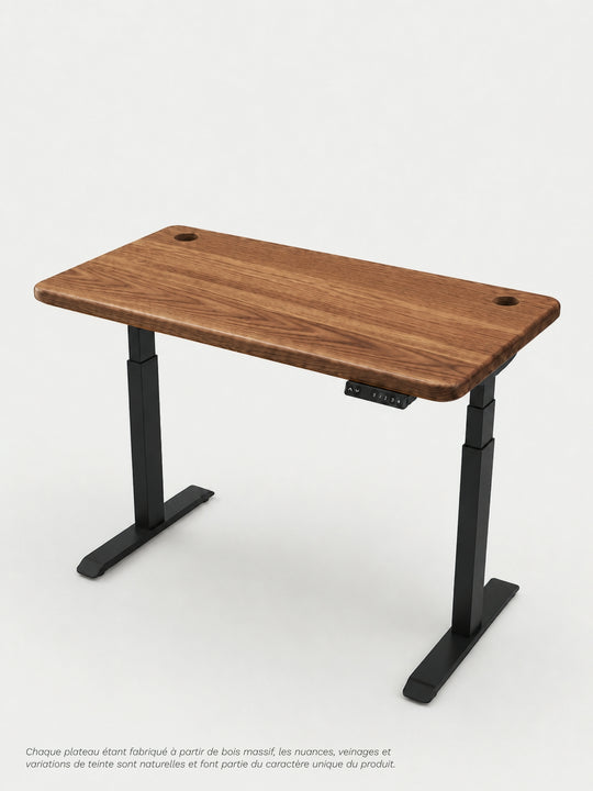 Vue de trois quarts du bureau Assis Debout AUM WORLD ADVANCED GO avec piètement noir et plateau PREMIUM OAK en chêne massif Made in France.