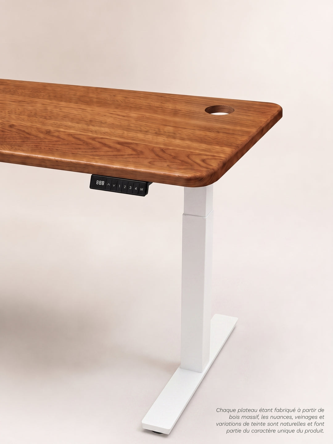 Détail du piètement blanc Made in France et du plateau PREMIUM OAK du bureau Assis Debout AUM WORLD ADVANCED.