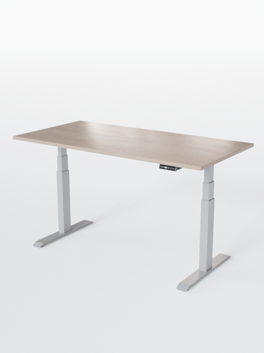 AUM WORLD_Bureau Assis Debout Électrique - ADVANCED LITE GO_Ports USB A_USB C_Gris_Plateau Bois Clair_Vue Globale_Copyrights AUM WORLD_2024