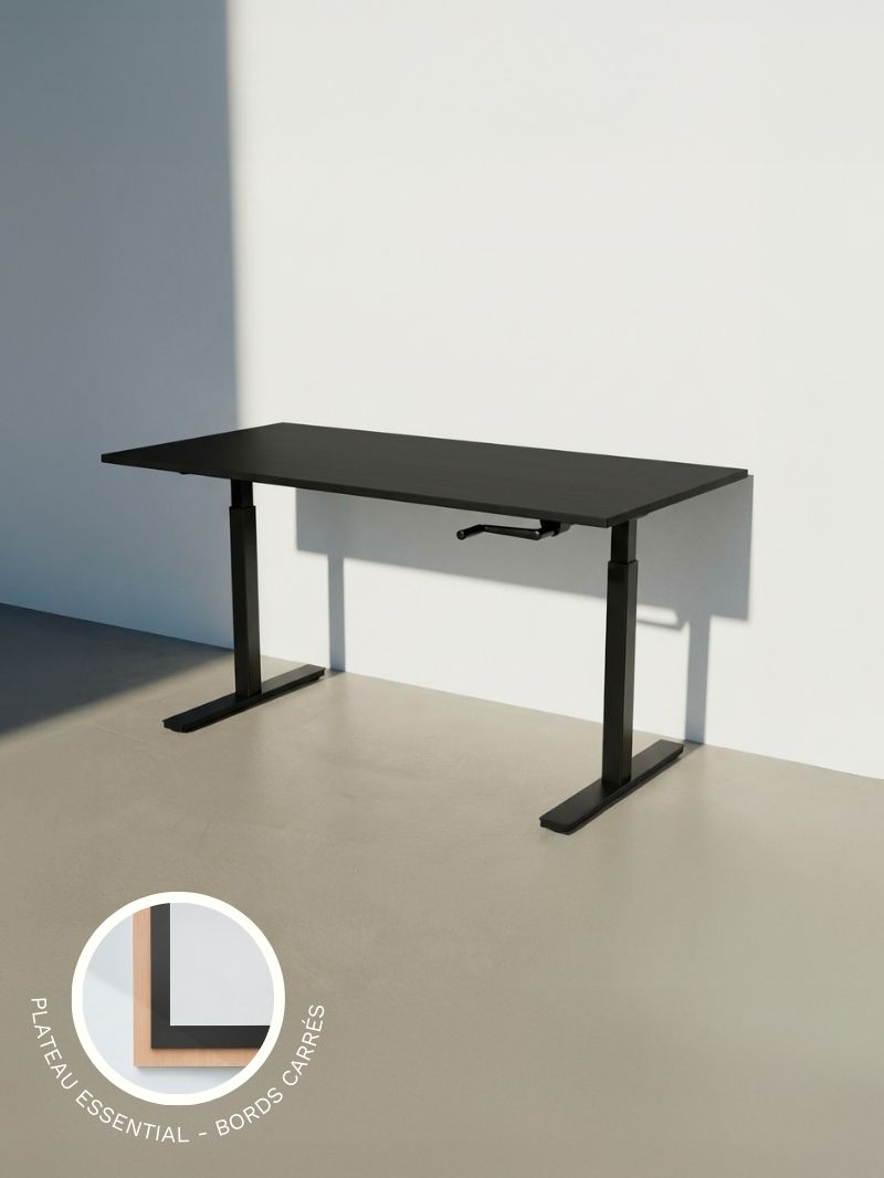 Bureau Assis Debout Manuel_HANDY GO_Poignée Retractable_Plateaux ESSENTIAL_Angles Droits_AUM WORLD