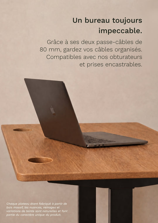 Plateau PREMIUM OAK AUM WORLD en chêne massif Made in France avec deux passe-câbles de 80 mm compatibles avec obturateurs et prises encastrables.